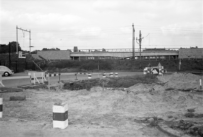 84256 Gezicht op het viaduct in de spoorlijn Utrecht - Amsterdam in de Cartesiuslaan te Utrecht, uit het zuiden; vóór ...